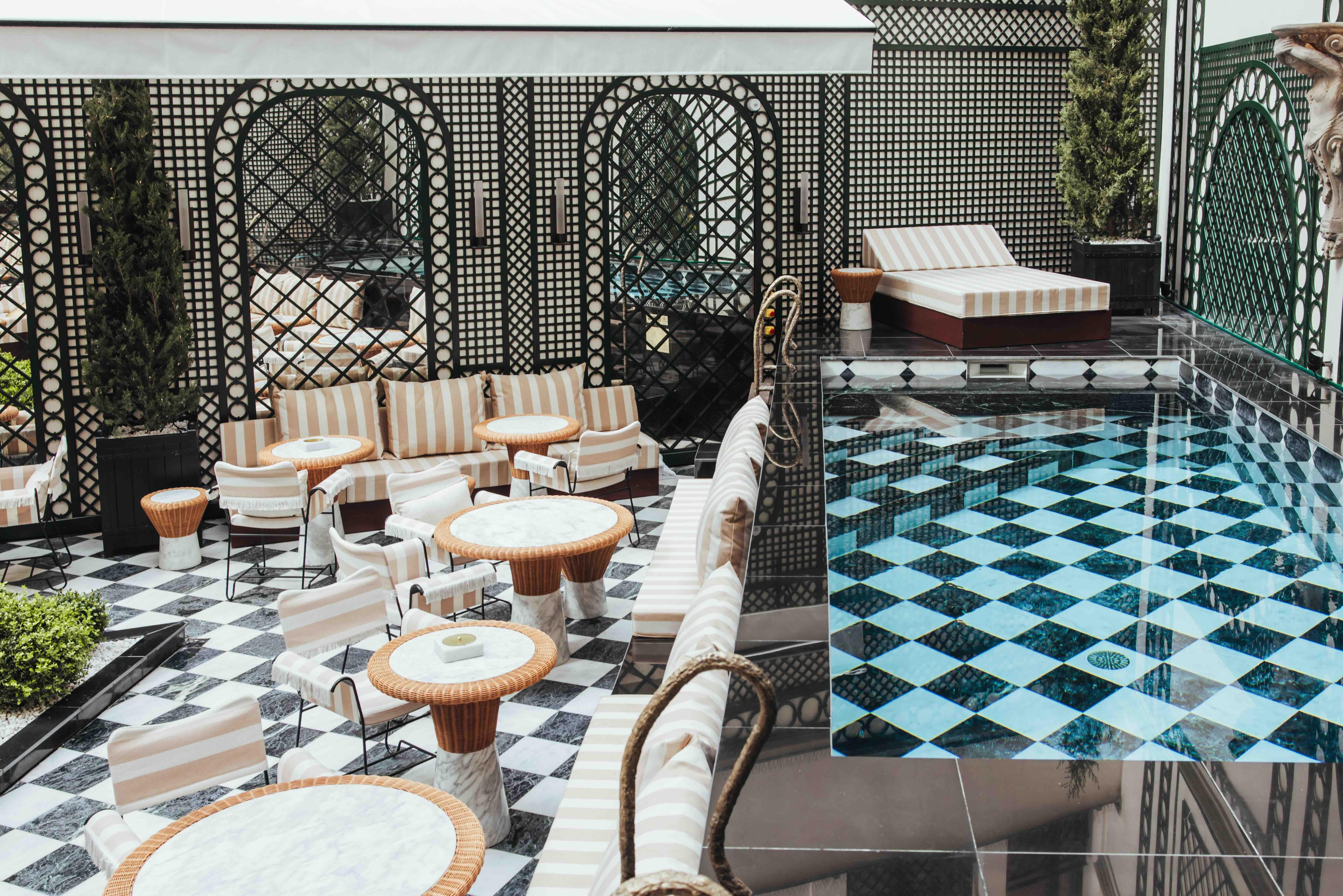 Le jardin de l’hôtel proche de la Tour Eiffel © Le SAX Paris